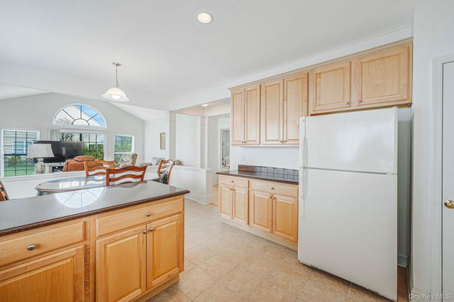 16 Oakhurst Court, Mount Sinai, NY 11766