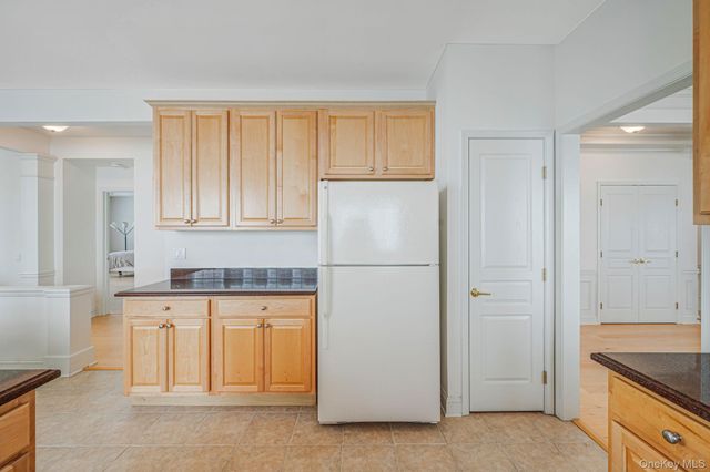 16 Oakhurst Court, Mount Sinai, NY 11766