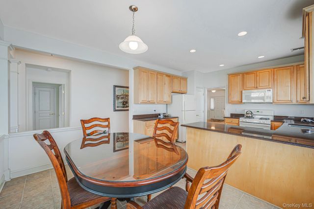 16 Oakhurst Court, Mount Sinai, NY 11766
