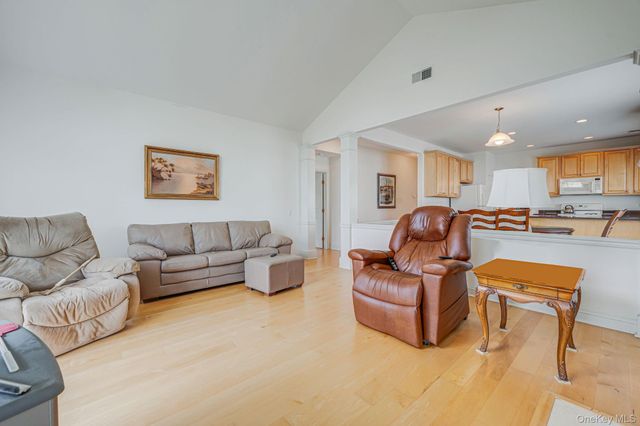 16 Oakhurst Court, Mount Sinai, NY 11766