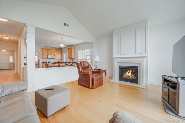 16 Oakhurst Court, Mount Sinai, NY 11766