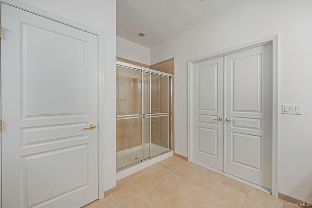 16 Oakhurst Court, Mount Sinai, NY 11766