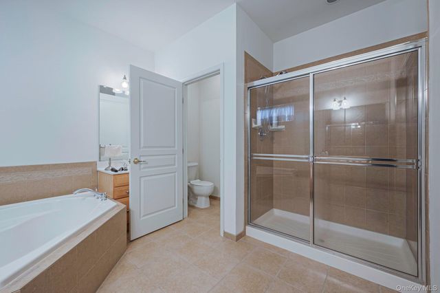 16 Oakhurst Court, Mount Sinai, NY 11766