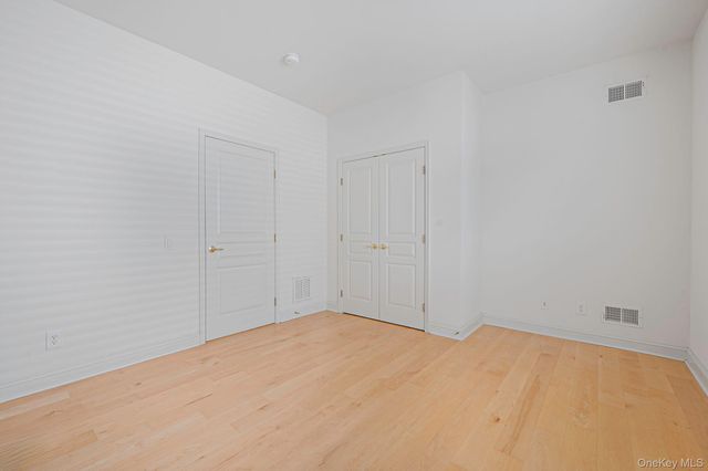 16 Oakhurst Court, Mount Sinai, NY 11766