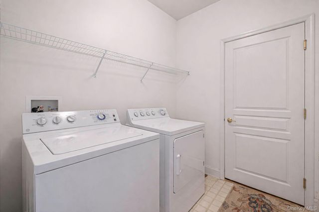 16 Oakhurst Court, Mount Sinai, NY 11766