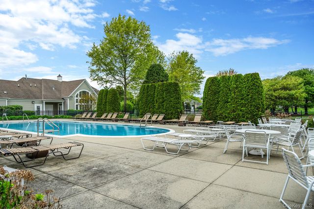 16 Oakhurst Court, Mount Sinai, NY 11766
