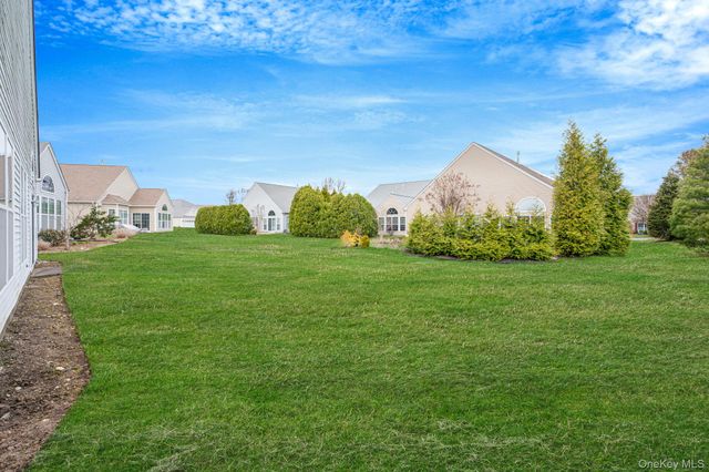 16 Oakhurst Court, Mount Sinai, NY 11766
