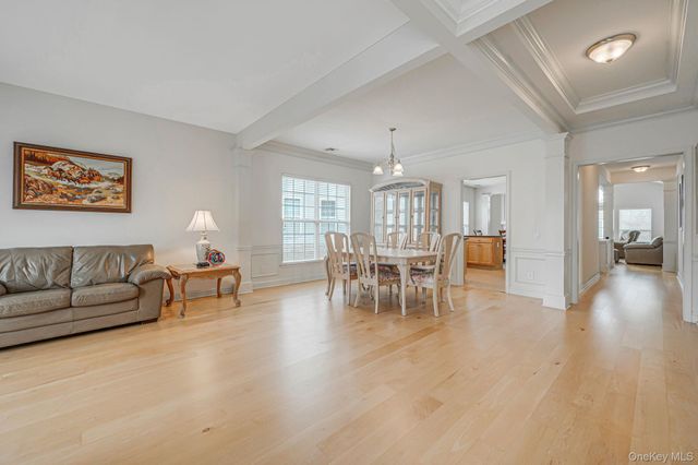 16 Oakhurst Court, Mount Sinai, NY 11766