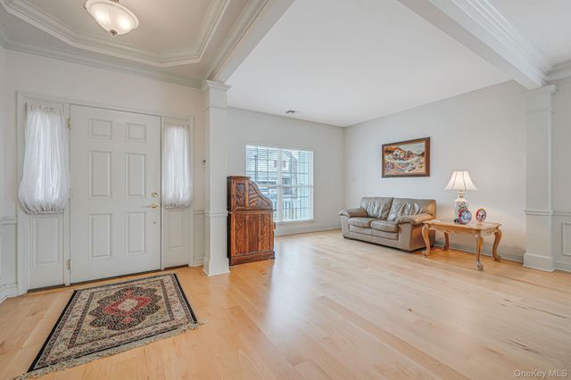 16 Oakhurst Court, Mount Sinai, NY 11766