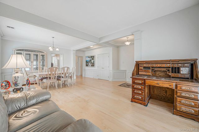 16 Oakhurst Court, Mount Sinai, NY 11766