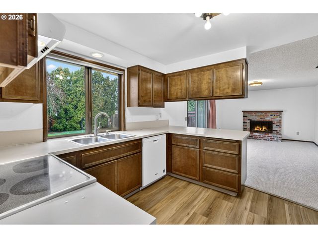 17363 Sw WASHINGTON Ct, Beaverton, OR 97078