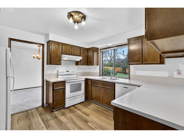 17363 Sw WASHINGTON Ct, Beaverton, OR 97078