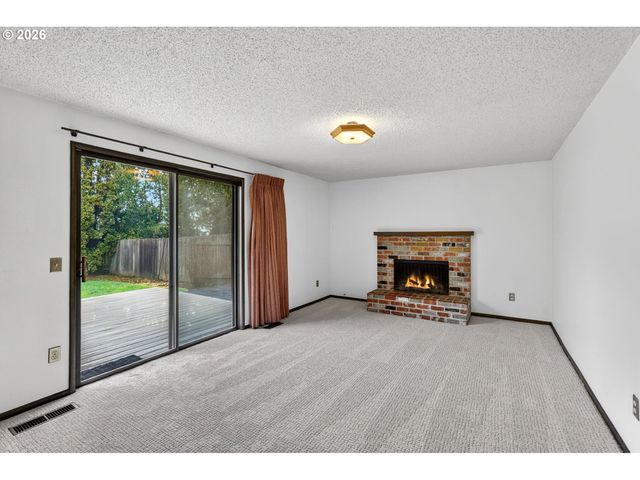 17363 Sw WASHINGTON Ct, Beaverton, OR 97078