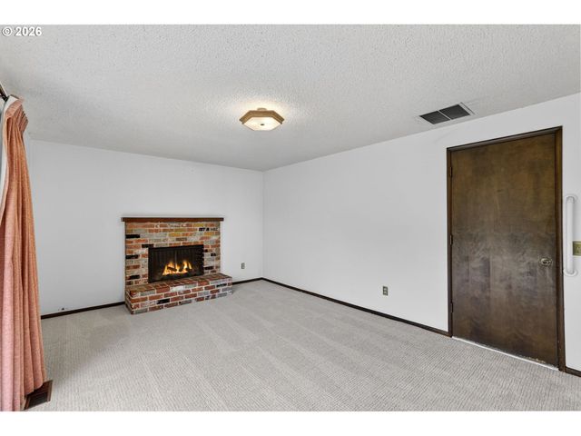 17363 Sw WASHINGTON Ct, Beaverton, OR 97078