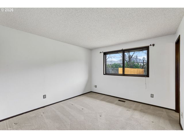 17363 Sw WASHINGTON Ct, Beaverton, OR 97078