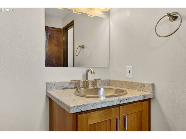 17363 Sw WASHINGTON Ct, Beaverton, OR 97078