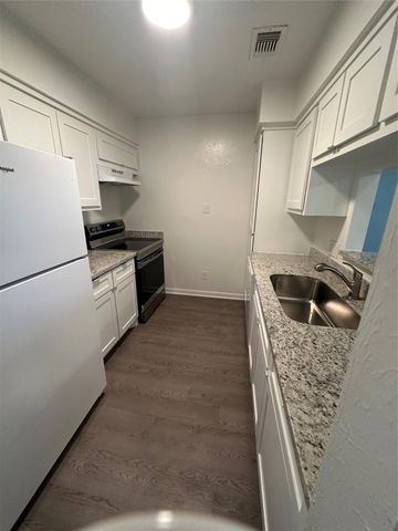 709 Skylark Road 709-D, Pasadena, TX 77502