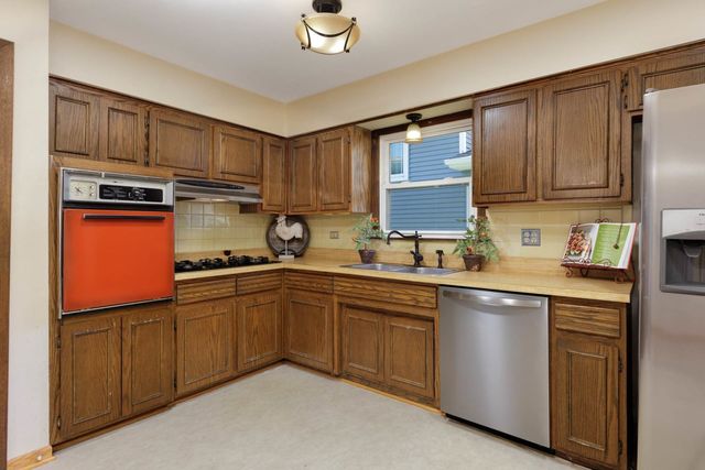 1403 E Lowden Avenue, Wheaton, IL 60189