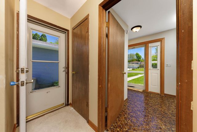 1403 E Lowden Avenue, Wheaton, IL 60189