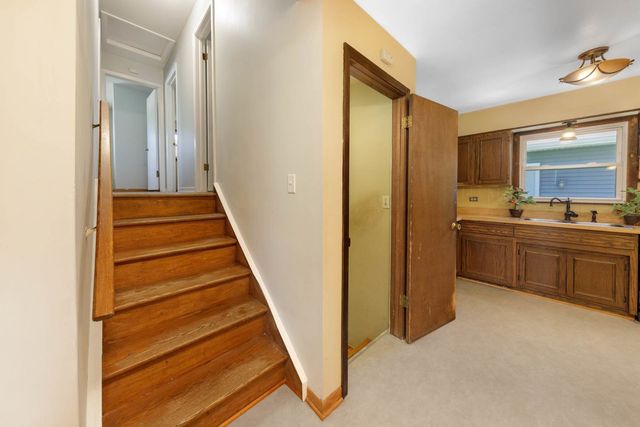 1403 E Lowden Avenue, Wheaton, IL 60189