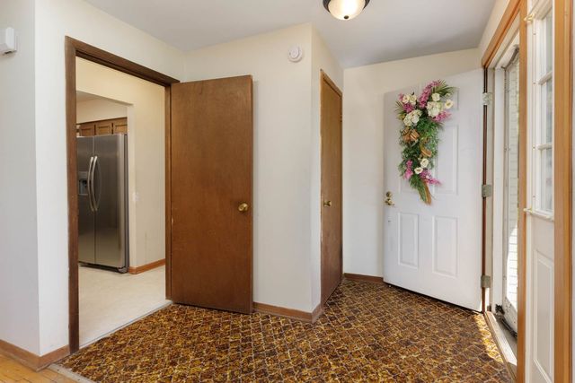 1403 E Lowden Avenue, Wheaton, IL 60189