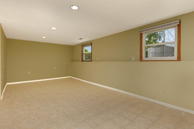 1403 E Lowden Avenue, Wheaton, IL 60189
