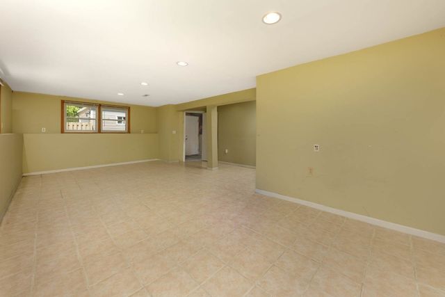 1403 E Lowden Avenue, Wheaton, IL 60189