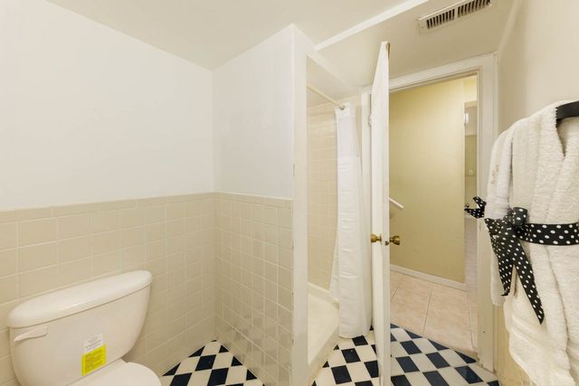 1403 E Lowden Avenue, Wheaton, IL 60189
