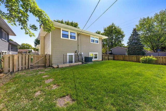 1403 E Lowden Avenue, Wheaton, IL 60189