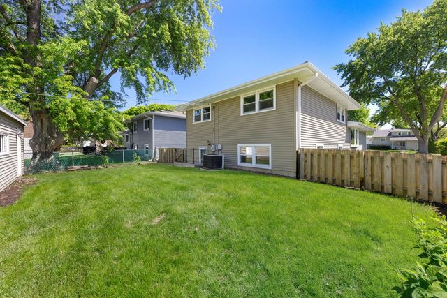 1403 E Lowden Avenue, Wheaton, IL 60189