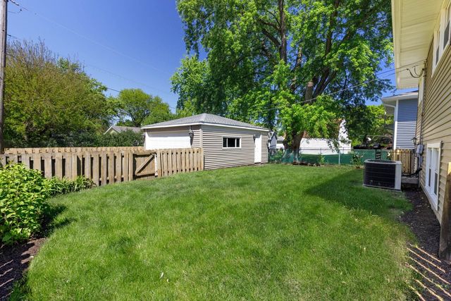 1403 E Lowden Avenue, Wheaton, IL 60189