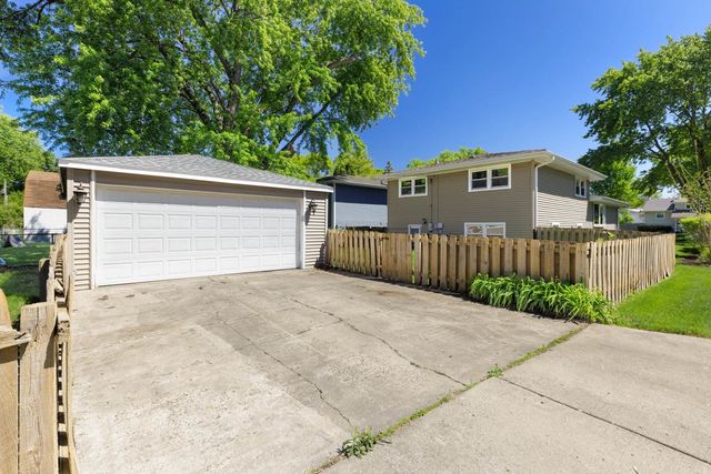 1403 E Lowden Avenue, Wheaton, IL 60189