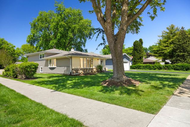 1403 E Lowden Avenue, Wheaton, IL 60189