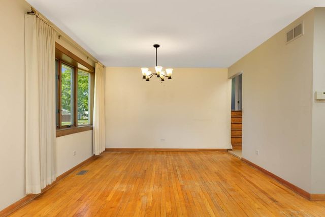 1403 E Lowden Avenue, Wheaton, IL 60189