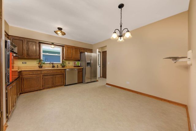 1403 E Lowden Avenue, Wheaton, IL 60189