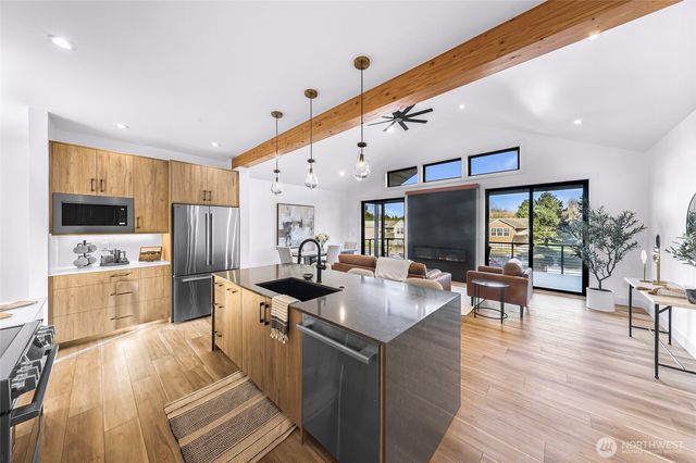 220 Skipping Stone Loop, Lynden, WA 98264