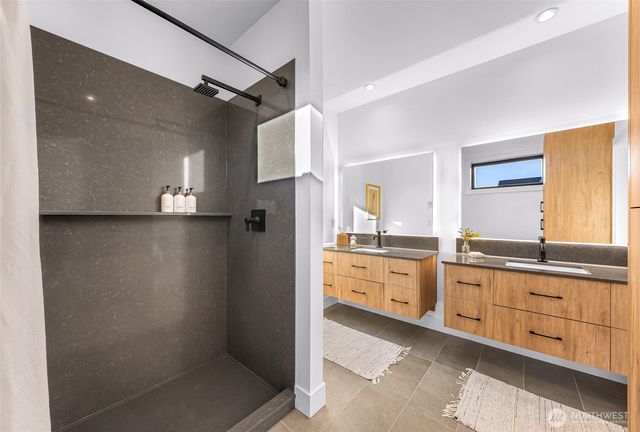 220 Skipping Stone Loop, Lynden, WA 98264