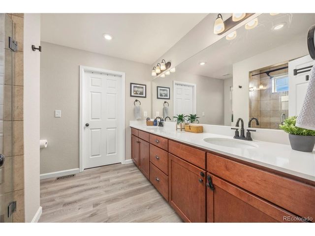 119 S Oak Hill Ct, Aurora, CO 80018