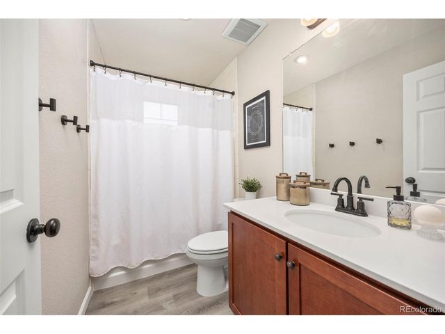 119 S Oak Hill Ct, Aurora, CO 80018