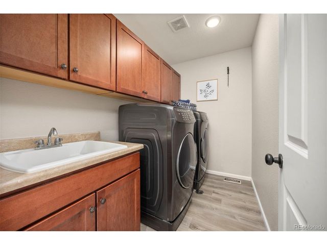 119 S Oak Hill Ct, Aurora, CO 80018