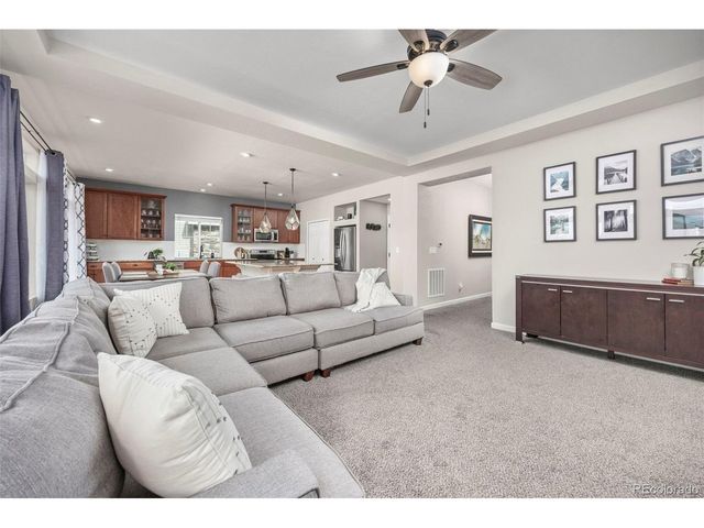 119 S Oak Hill Ct, Aurora, CO 80018