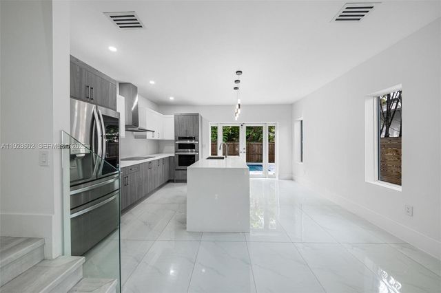 3142 Carter St 3142, Miami, FL 33133