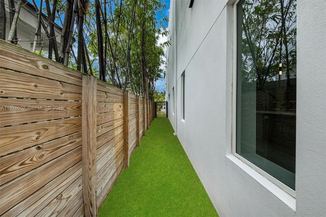 3142 Carter St 3142, Miami, FL 33133