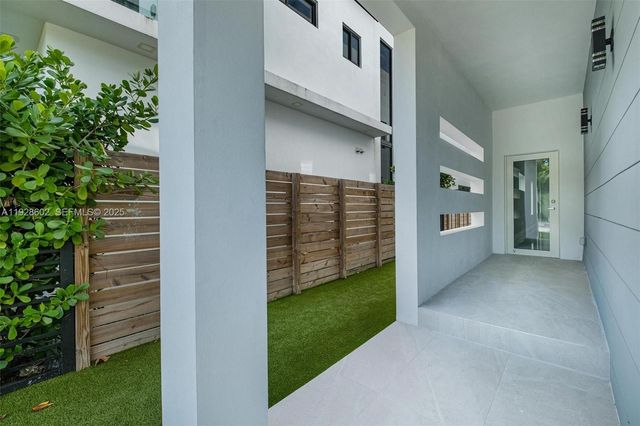 3142 Carter St 3142, Miami, FL 33133