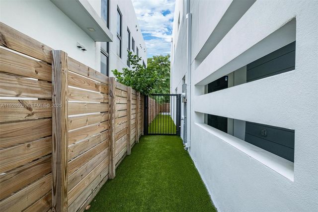 3142 Carter St 3142, Miami, FL 33133