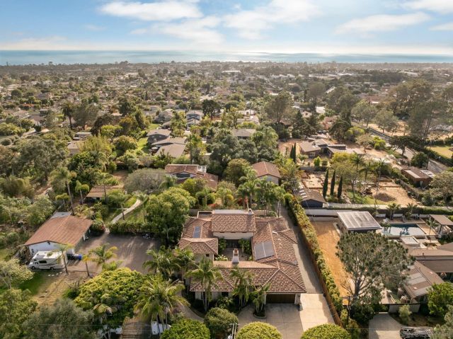 1040 Crest Dr, Encinitas, CA 92024