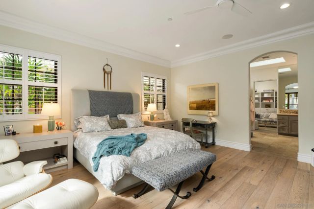 1040 Crest Dr, Encinitas, CA 92024