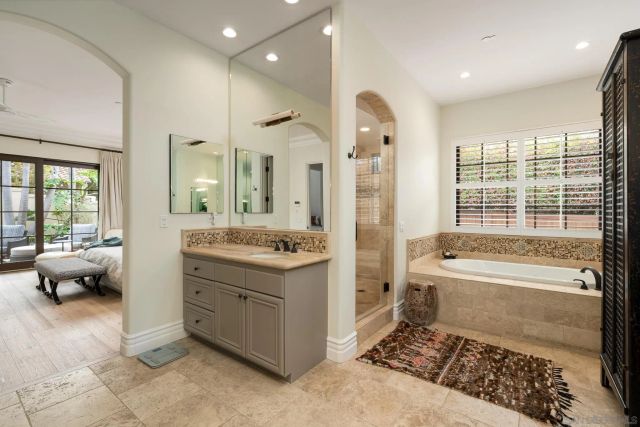 1040 Crest Dr, Encinitas, CA 92024