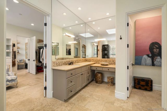 1040 Crest Dr, Encinitas, CA 92024