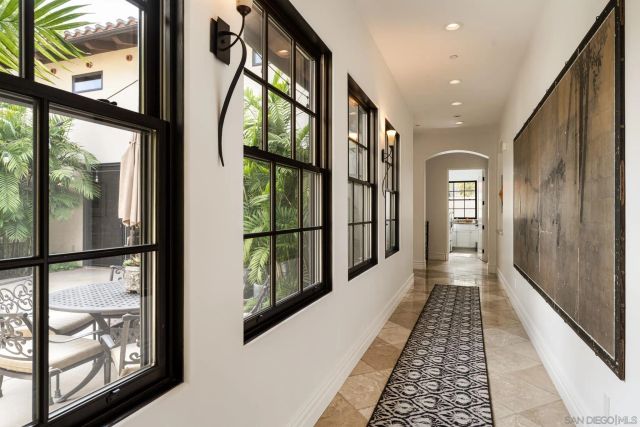 1040 Crest Dr, Encinitas, CA 92024